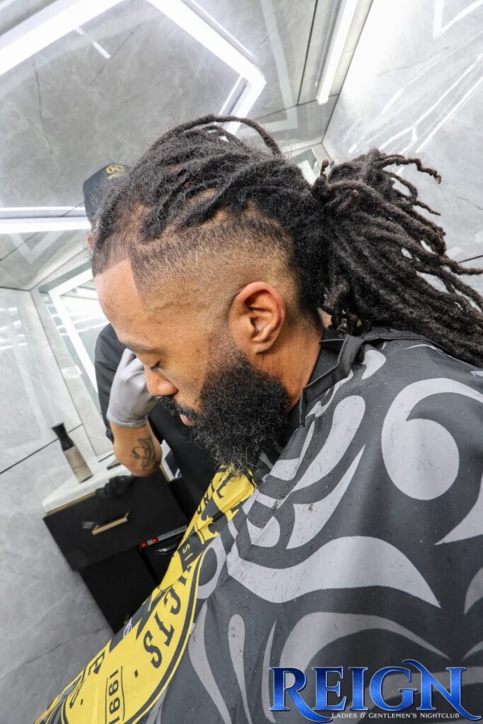 reign-barber-prehalloween-103