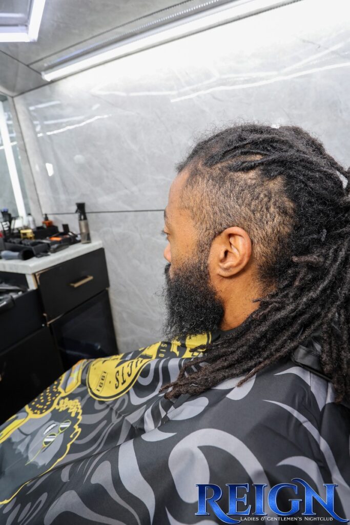 reign-barber-prehalloween-117