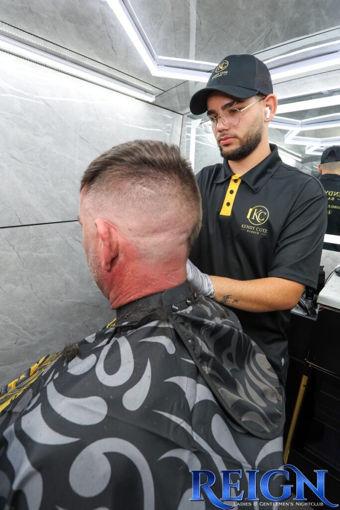 reign-barber-prehalloween-135