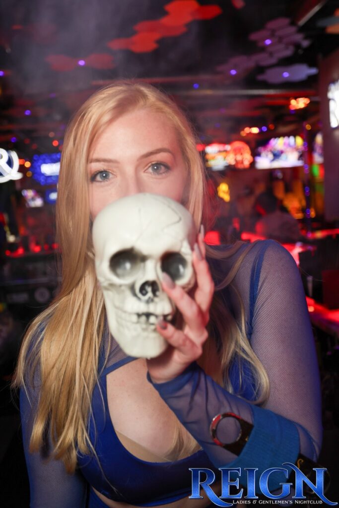 reign-barber-prehalloween-15