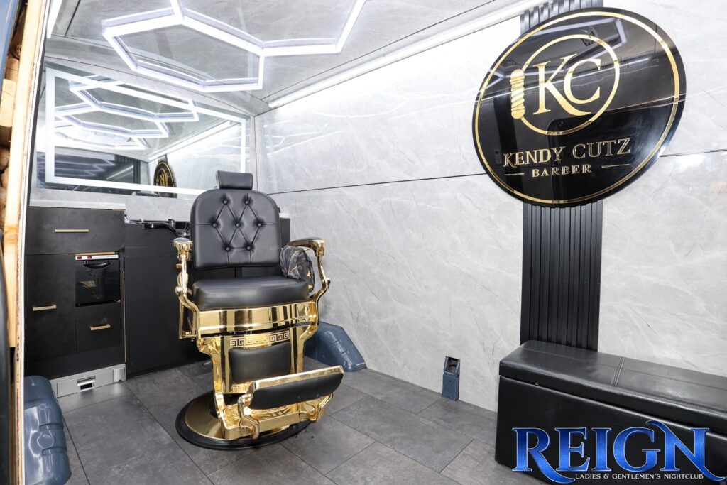 reign-barber-prehalloween-158