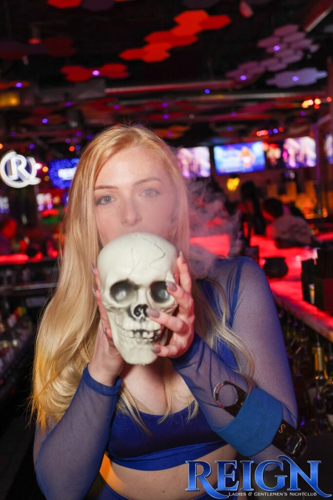 reign-barber-prehalloween-21