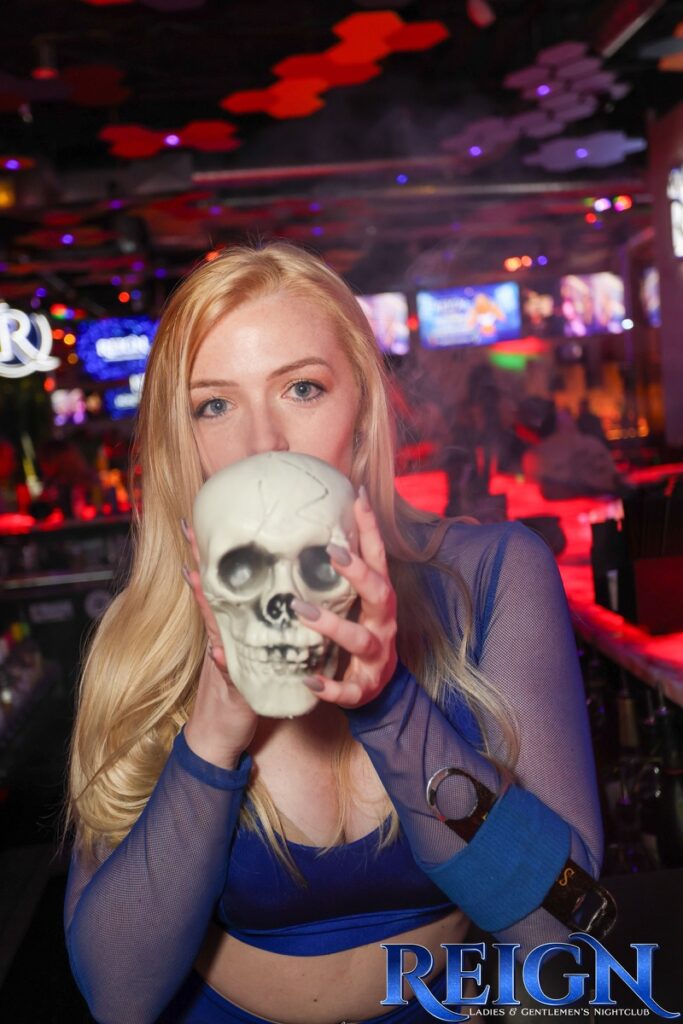 reign-barber-prehalloween-22
