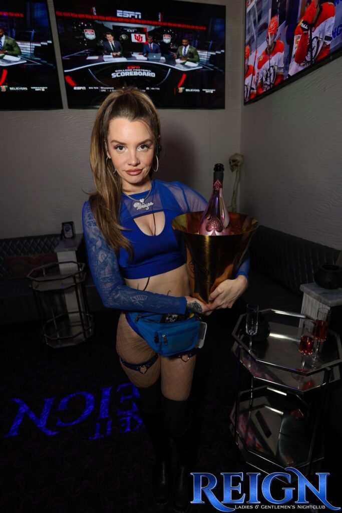 reign-barber-prehalloween-71