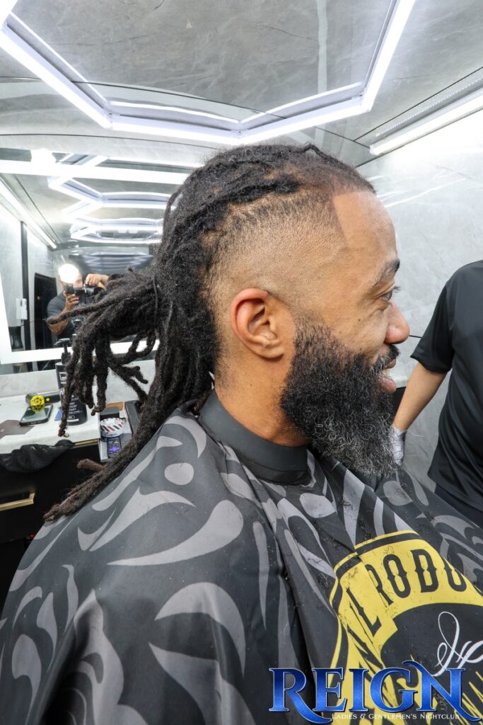 reign-barber-prehalloween-85