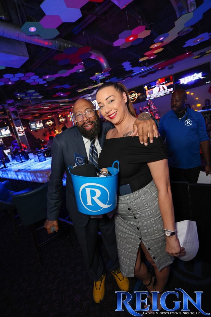 reign-doubled-auction-30